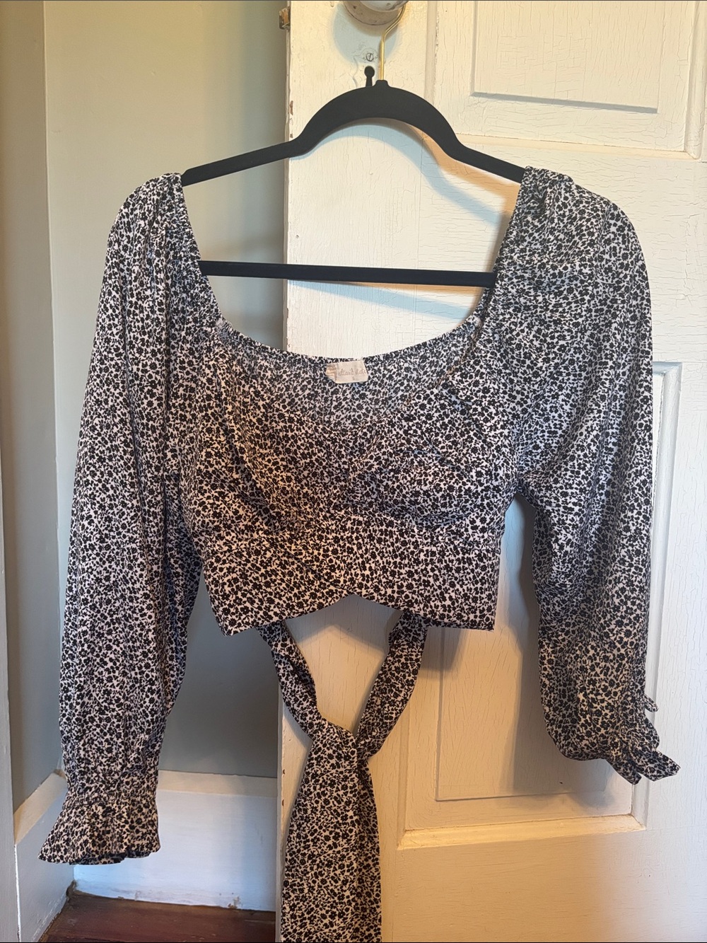 Altar'd State Black and White Floral Tie-Front Crop Top